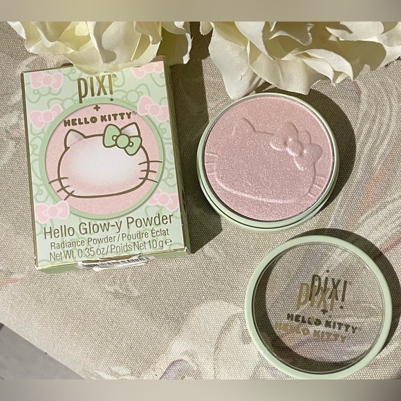 Hello Kitty Powder/brushes - Picture 2 of 6